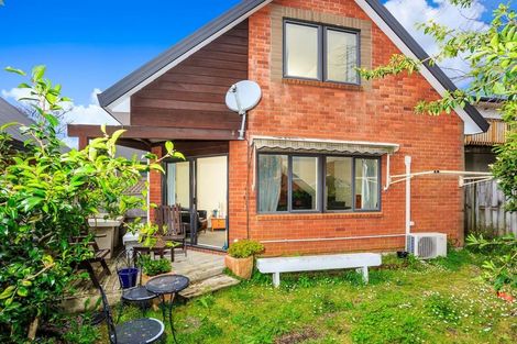 Photo of property in 37 Fields Parade, Oteha, Auckland, 0632