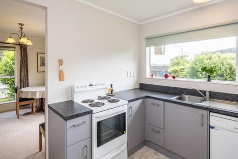 Photo of property in 60 Rewarewa Crescent, Waikanae, 5036