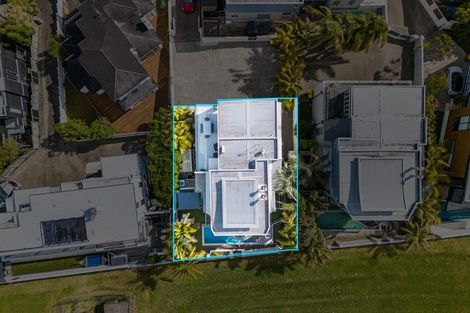 Photo of property in 127 Beach Road, Castor Bay, Auckland, 0620