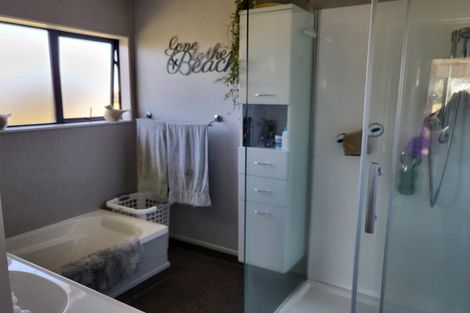 Photo of property in 1 Watts Street, Waipawa, 4210