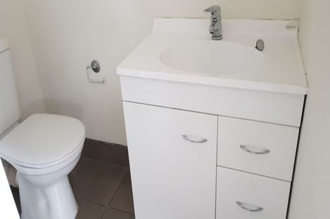 Photo of property in 8c Schnapper Rock Road, Schnapper Rock, Auckland, 0632