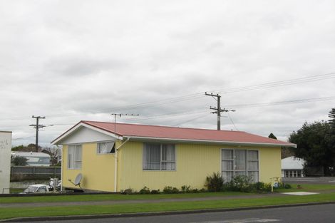Photo of property in 17 Calvert Road, Moturoa, New Plymouth, 4310