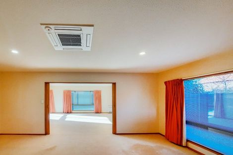 Photo of property in 2/8 Cricklewood Place, Avonhead, Christchurch, 8042