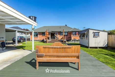 Photo of property in 8 Coates Grove, Silverstream, Upper Hutt, 5019