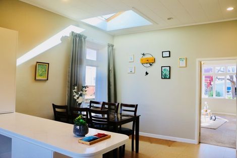 Photo of property in 122 The Parade, Island Bay, Wellington, 6023