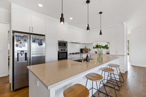 Photo of property in 9 River Road, Te Atatu Peninsula, Auckland, 0610