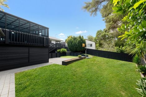 Photo of property in 9 West Harbour Drive, West Harbour, Auckland, 0618