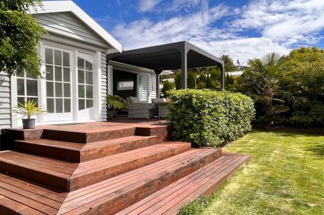 Photo of property in 2 Roscoe Street, Saint Martins, Christchurch, 8022