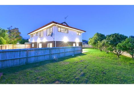 Photo of property in 13 Quo Vadis Place, Red Beach, 0932