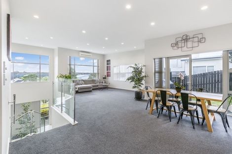 Photo of property in 24 Kittiwake Drive, Schnapper Rock, Auckland, 0632