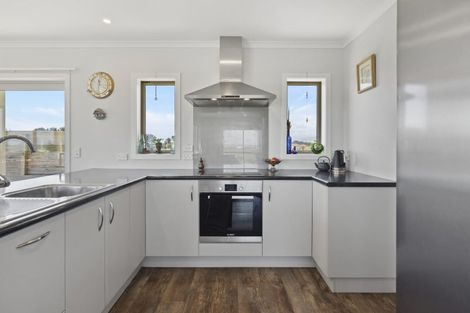 Photo of property in 17 Uxbridge Terrace, Waikawa Beach, Levin, 5573