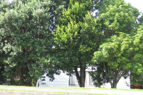 Photo of property in 87 Hobsonville Road, West Harbour, Auckland, 0618