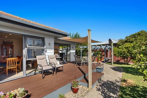 Photo of property in 15 Edgewater Grove, Whakatane, 3120
