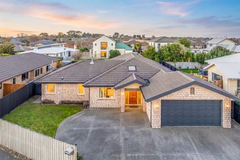 Photo of property in 17 Cunneen Place, Aidanfield, Christchurch, 8025