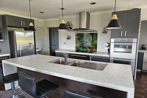 Photo of property in 94 Pohutukawa Drive, Levin, 5571