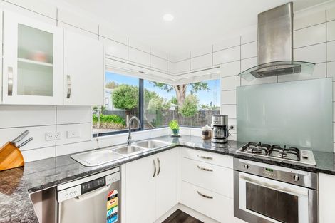 Photo of property in 18 Robert Grove, Paraparaumu, 5032