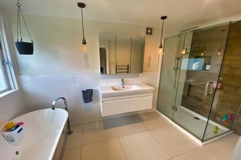 Photo of property in 114 Scenic Drive, Titirangi, Auckland, 0604