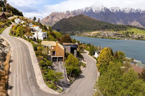 Photo of property in 9 Wakatipu Heights, Queenstown, 9300