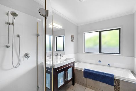 Photo of property in 11b Montrose Place, Highlands Park, New Plymouth, 4312