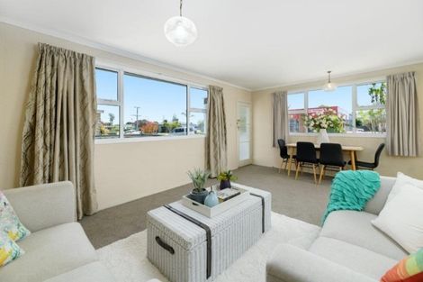 Photo of property in 2/92 Ngatai Road, Otumoetai, Tauranga, 3110
