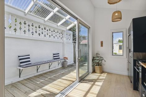 Photo of property in 201 Onepu Road, Lyall Bay, Wellington, 6022