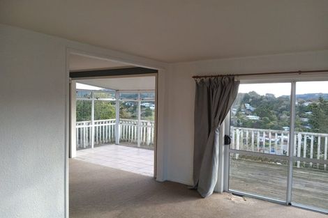 Photo of property in 32 Castle Crescent, Stokes Valley, Lower Hutt, 5019