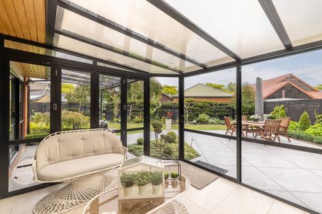 Photo of property in 22 Brockhall Lane, Avonhead, Christchurch, 8042