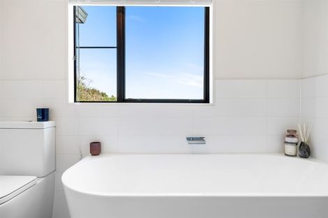 Photo of property in 2/60 Rangatira Road, Beach Haven, Auckland, 0626