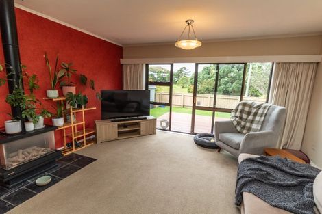 Photo of property in 9 Pinkerton Grove, Newlands, Wellington, 6037
