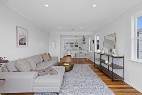 Photo of property in 3 Daphne Street, Kelston, Auckland, 0602