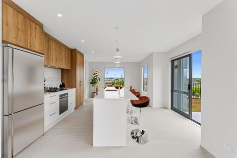 Photo of property in 39 Parkmore Drive, Rosehill, 2113