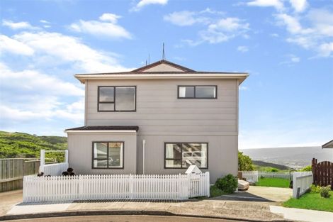 Photo of property in 43a Sunhaven Drive, Newlands, Wellington, 6037