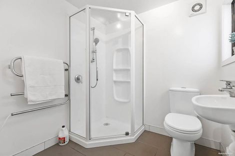 Photo of property in 1/22 Roseberry Avenue, Birkenhead, Auckland, 0626