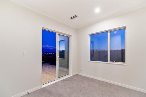 Photo of property in 175 Godfrey Drive, Orewa, 0931