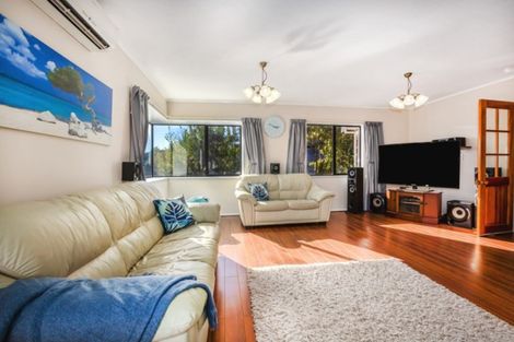 Photo of property in 60 Sailmaker Close, Whitby, Porirua, 5024