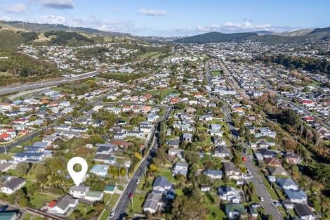 Photo of property in 2/24 Bell Street, Tawa, Wellington, 5028