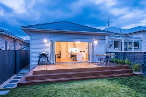 Photo of property in 52 Endeavour Street, Lyall Bay, Wellington, 6022