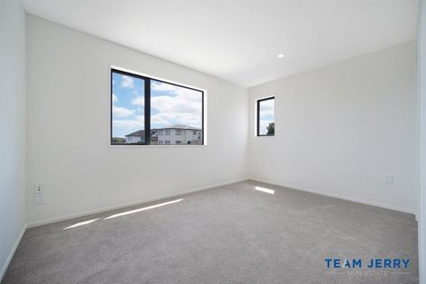 Photo of property in 1 Papauma Place, Papakura, 2110