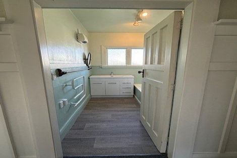 Photo of property in 11 Alpha Avenue, Strowan, Christchurch, 8052