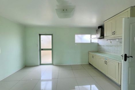 Photo of property in 6 Waylen Place, Burswood, Auckland, 2013