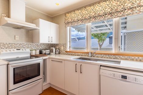 Photo of property in 8 Kohekohe Road, Waikanae, 5036