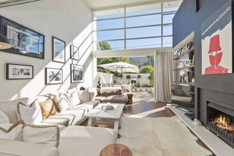 Photo of property in 12 Holly Road, St Albans, Christchurch, 8014