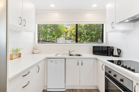 Photo of property in 2/88 Lauderdale Road, Birkdale, Auckland, 0626