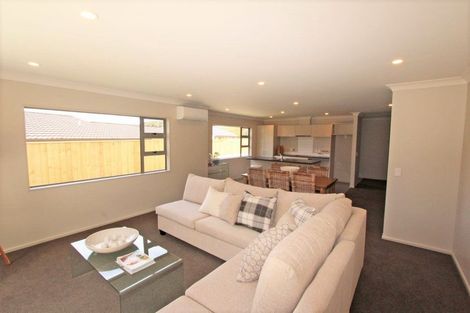 Photo of property in 16 Spritsail Place, Whitby, Porirua, 5024