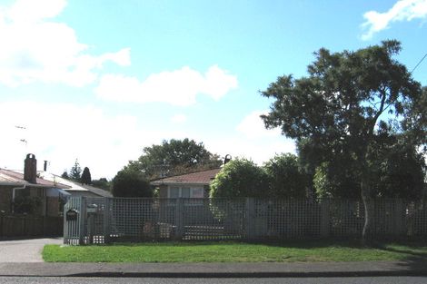 Photo of property in 3 Kotuku Street, Te Atatu Peninsula, Auckland, 0610