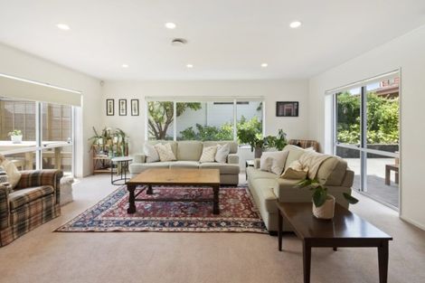 Photo of property in 2/7 Camden Place, Papatoetoe, Auckland, 2025