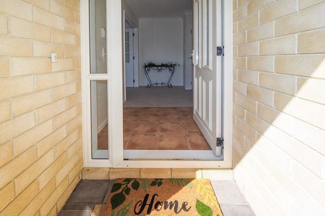 Photo of property in 17 Crown Hill, Paraparaumu, 5032