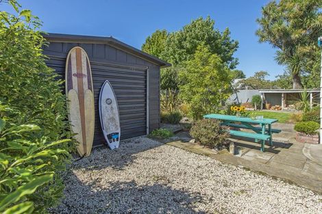 Photo of property in 16 Ensors Place, Waikuku Beach, 7402