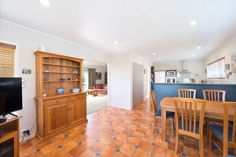 Photo of property in 34 Catalina Crescent, Forrest Hill, Auckland, 0620