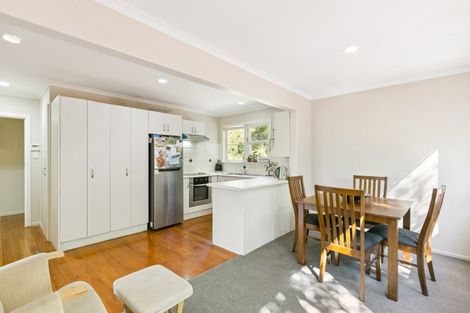 Photo of property in 29 Kahikatea Grove, Paparangi, Wellington, 6037